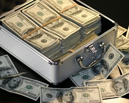 Ile zarabia handlowiec?