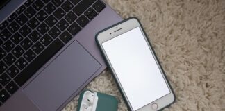 Jak ustawić rzeczy na biurku?