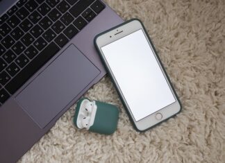 Jak ustawić rzeczy na biurku?